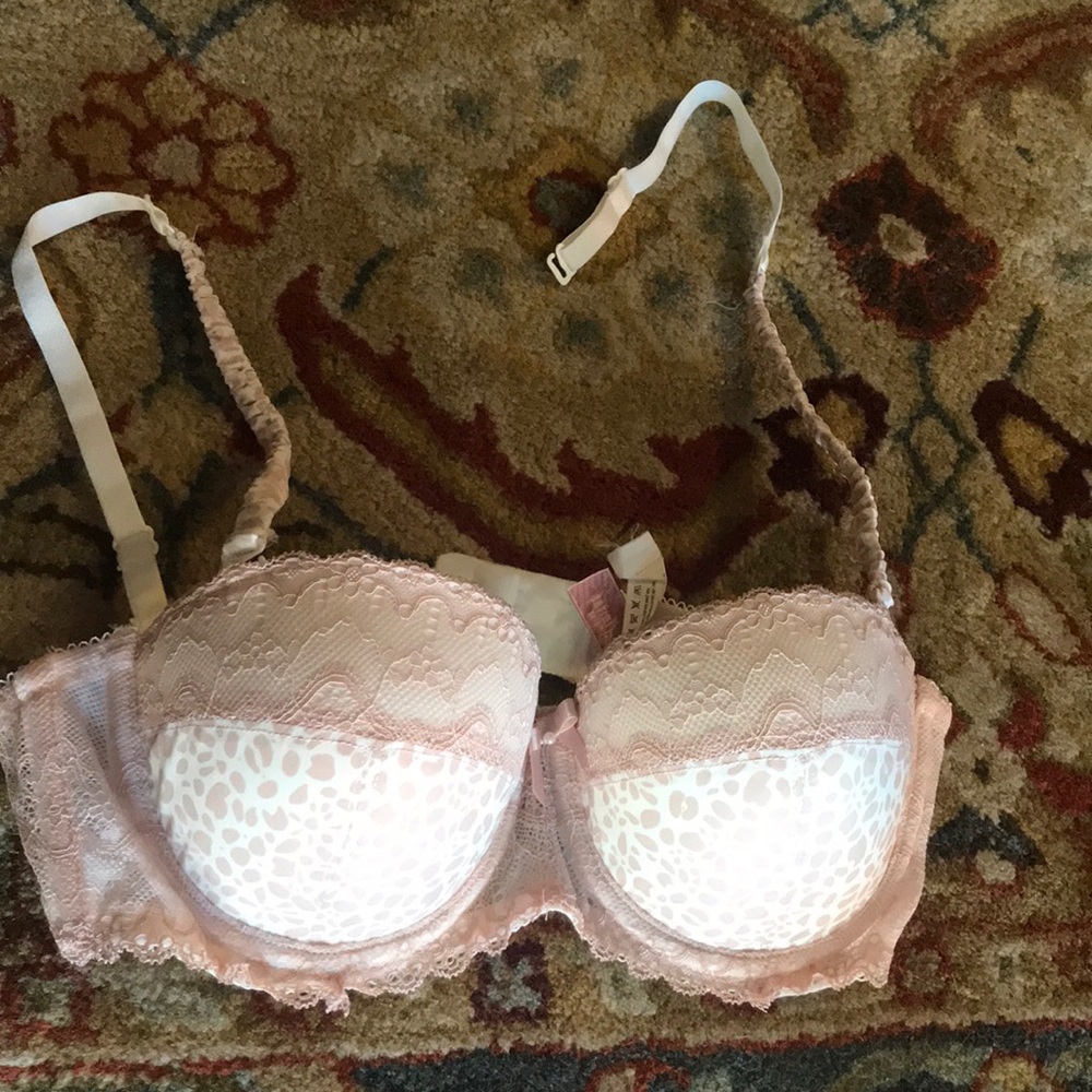 Convertible strapless bra